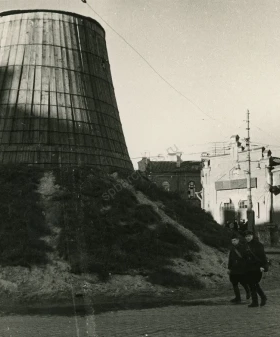 Укрытый памятник В. И. Ленину у Финляндского вокзала. 1941 г. Фотограф Б. П. Кудояров. РМИ