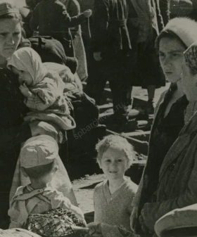 Ладога. Эвакуация. Женщины и дети. 1942 г. Фотограф Б. П. Кудояров. РМИ