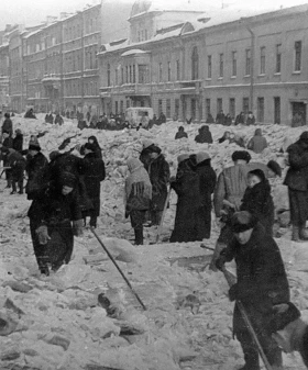 Воскресник в блокадном Ленинграде. 8 марта 1942 г. Военно-медицинский музей. 0011751-ФОФ