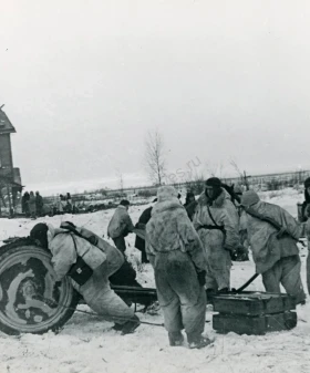 После освобождения на станции Александровской. Январь 1944 г. Фотограф Б. П. Кудояров. РМИ