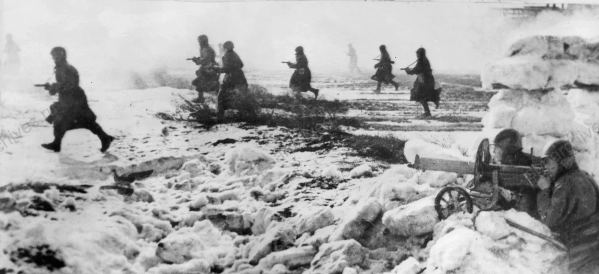 Советские войска в наступлении южнее Ораниенбаума. 14 января 1944 г. Фотограф Г. Ф. Коновалов. Панорама из двух снимков. ЦГАКФФД СПб. Вр 3630