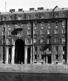 Лицевой фасад. Набережная реки Фонтанки. 1978 г. Автор фотографии: А. А. Григорьев. Из коллекции КГИОП.
                                                    