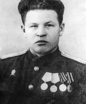 Капитан ветеринарной службы Алексей Кириллович Кузнецов. Портрет. 1944−1945 гг. Место съемки не установлено. Автор съемки не установлен. Музей СПбГУВМ.
                                                    