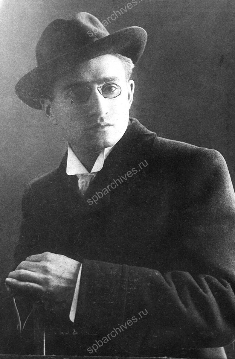 Фотограф Семен Абрамович Магазинер (портрет). [1915-1916 гг.]. Саратов. Автор съемки не установлен. ЦГАКФФД СПб. Фотодокументы. Оп. 1А-7. Ед. хр. 11268.