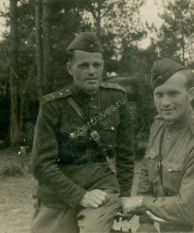 Командир роты А.И. Володин (справа) с товарищем на Дороге жизни. Лето 1942 г. Музей «Невская застава». КП-167. «Ф»-894. ГК-3527676.