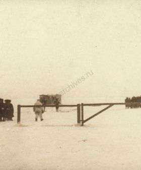 Колонна пехоты в пути на льду Дороги жизни. Декабрь 1942 г. Государственный мемориальный музей обороны и блокады Ленинграда. КП 429.