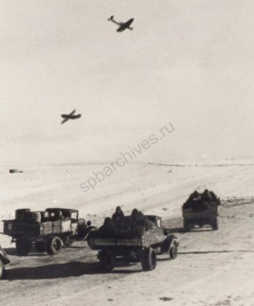 Советские самолеты охраняют ледовую трассу Дороги жизни от врага. 1942 г. ЦГАКФФД СПб. Фотоальбом Пр. 85. Сн.8. 