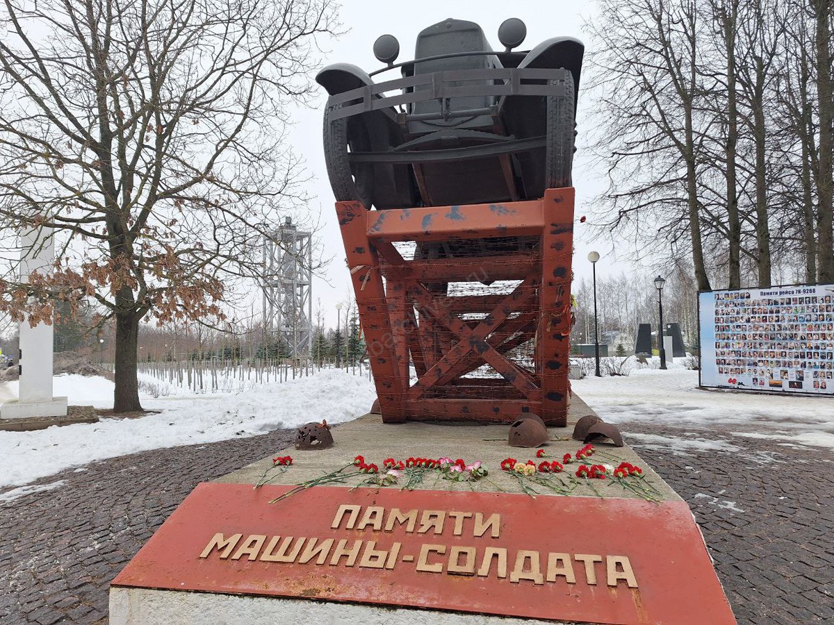 Памятник «Полуторка». г. Всеволожск. 27 января 2012 г. Фото из личной коллекции сотрудников ЦГА СПб. 2025 г.