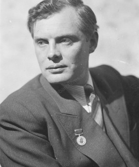 Портрет актера П.П. Кадочникова. 1940−1950-е гг. ЦГАКФФД. Фотодокументы. Оп. 1 АР-76. Ед. Хр. 116881.