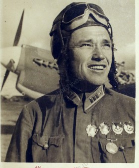 Штурман 29-го Гвардейского истребительного авиаполка П.А. Пилютов. 1942 г. ЦА МО РФ. Ф. 22054. Оп. 143393сс. Д. 1. Л. 17.