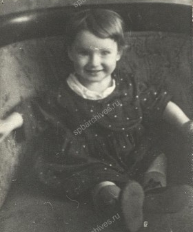 Таня Савичева в возрасте 1 год 4 месяца. 1930-е гг. Из личного архива семьи Савичевых.