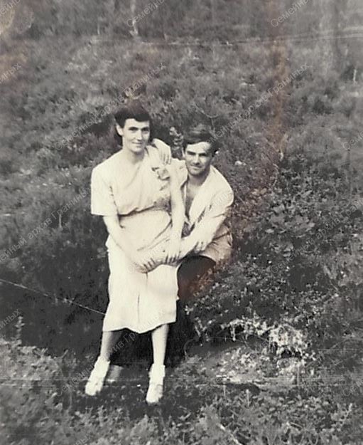 Фотография Д.А. Гранина и Р.М. Майоровой. Автор и место съёмки не установлены. Конец 1940-х годов. <br /> Семейный архив Граниных