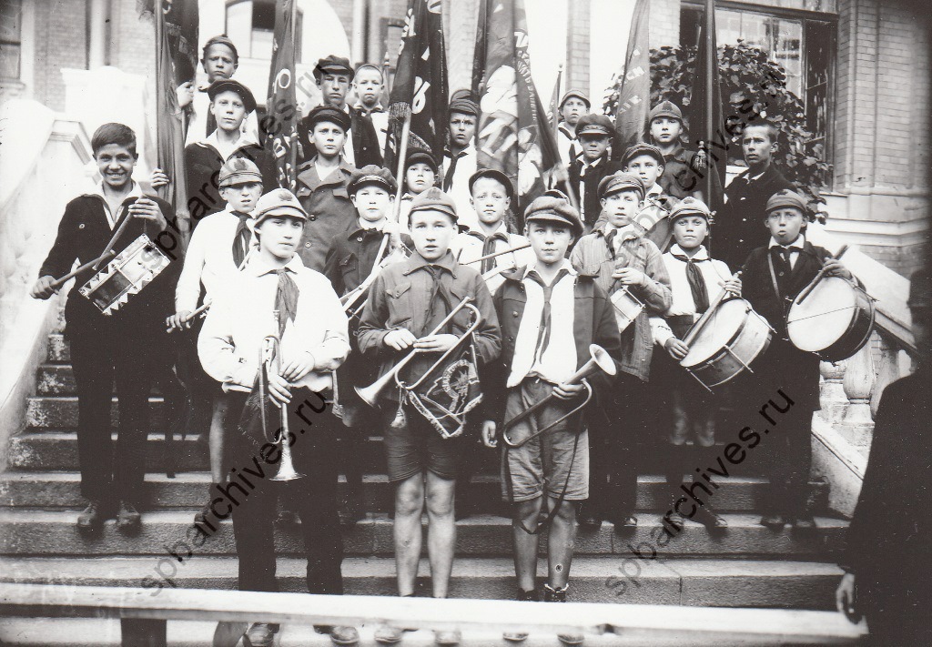 Праздник пионеров в Народном доме. 1925 г. Ленинград. Автор съёмки С.А. Магазинер. ЦГАКФФД СПб