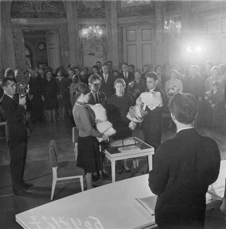 Первая регистрация во Дворце торжественной регистрации «Малютка». 1965 г. ЦГАКФФД СПб.