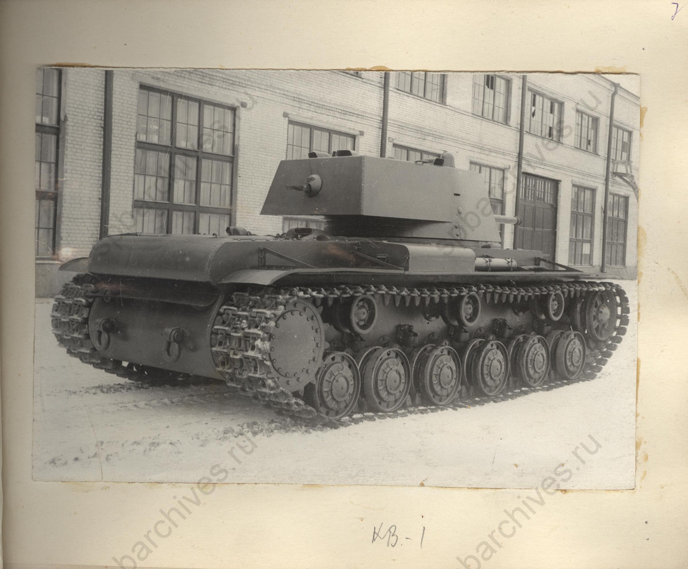 Фотографии танка КВ-1. Без даты. ЦГАНТД СПб. Ф.Р-345. Оп.2-1. Д.556. Л.7. Без даты.
