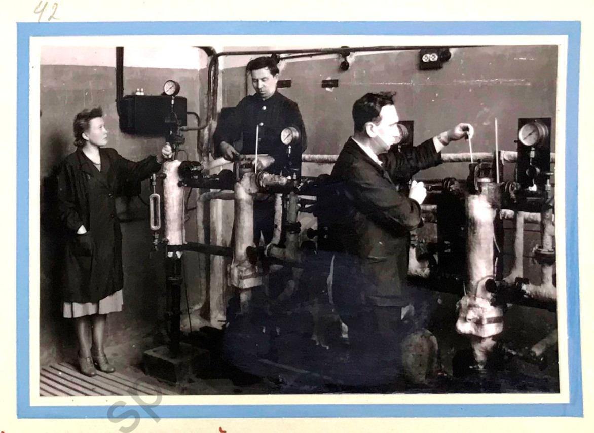 Установка по гидролизу сернистой кислотой в момент испытаний. 1950 год. ЦГАНТД СПб. Ф.Р-325. Оп.1-1. Д.337. Л.22(фото 42)