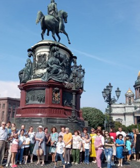 Автобусная экскурсия для жителей МО г. Павловск в рамках мероприятий, посвященных 350-летию со дня рождения Петра Великого