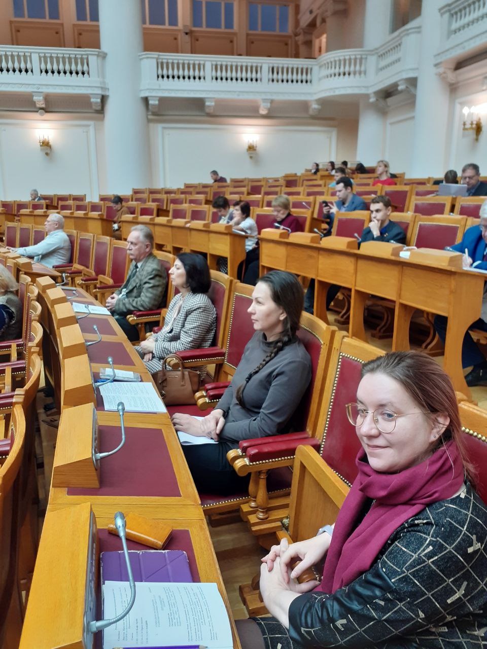 Сотрудники ЦГАИПД СПб на конференции в Думском зале Таврического дворца. Фото А.В. Бакарева.