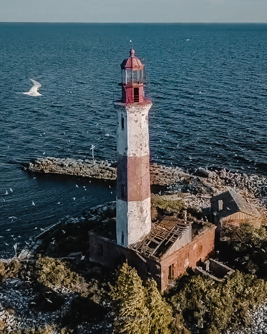 Маяк Сухо в наши дни. Фото маяка Сухо. [Электронный ресурс]: https://yandex.ru/maps/org/mayak/235122426124/?ll=32.088440%2C60.408465&z=17 (дата обращения: 26.12.2022).