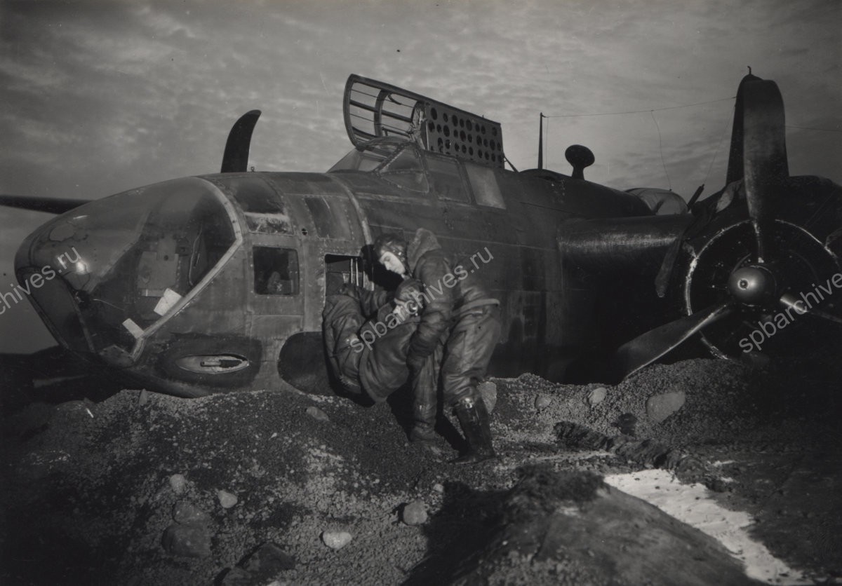 Фотографии кадров из фильма «Два капитана» (киностудия «Ленфильм», 1955 г., режиссер В. Я. Венгеров) с участием А. А. Михайлова, О. О. Заботкиной, М. Д. Ладыгина, Л. П. Галлиса, И. М. Кондратьевой, Б. А. Фрейндлиха, Бори Беляева и др. 1955 г. ЦГАЛИ СПб. Ф. 605. Оп. 1. Д. 15. Л. 22