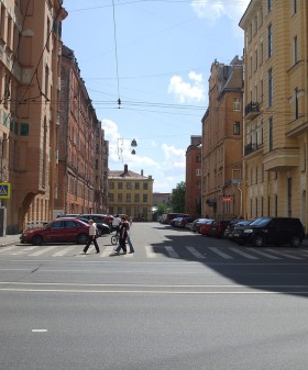 Заячий переулок — название, данное городской Управой «в пику» Слоновой ул. Источник: https://ru.wikipedia.org/wiki/%D0%97%D0%B0%D1%8F%D1%87%D0%B8%D0%B9_%D0%BF%D0%B5%D1%80%D0%B5%D1%83%D0%BB%D0%BE%D0%BA