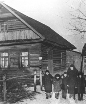 Детский приемник эвакопункта на станции Борисова Грива. 1942 г. ЦГАКФФД СПб. Ар 76696.
                                                                                                                    